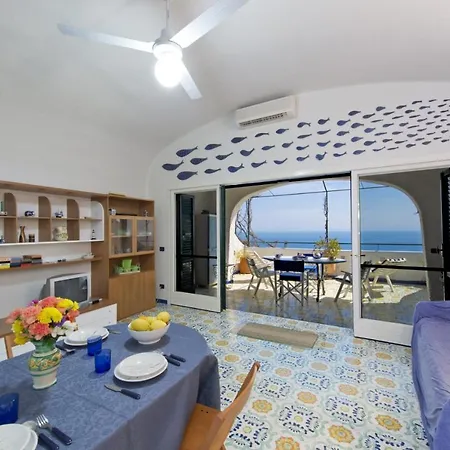 Sleeps 4 Air Con Wifi *