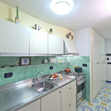 Sleeps 4 Air Con Wifi