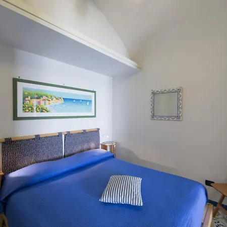 Sleeps 4 Air Con Wifi *